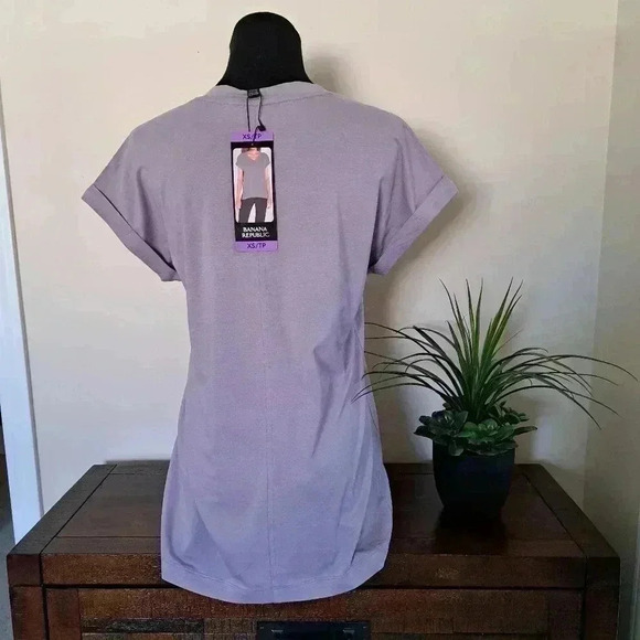 NWT Banana Republic V-neck Top Pale Purple Rolled Sleeve XS Cotton Blend Tee - Picture 3 of 13